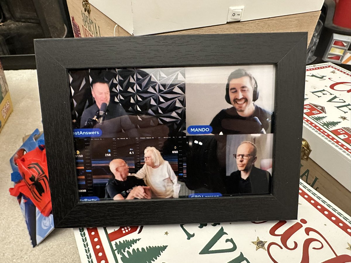 FIJulio_'s tweet image. This years surprise gift was my highlight of @theDCApod when @martypartymusic Mum made an appearance!! Enjoyed it so much my other half got it framed for me 😂😂😂 Merry Christmas chaps, thanks for the Alpha! @investanswers @rektmando @ctoLarsson #investanswers