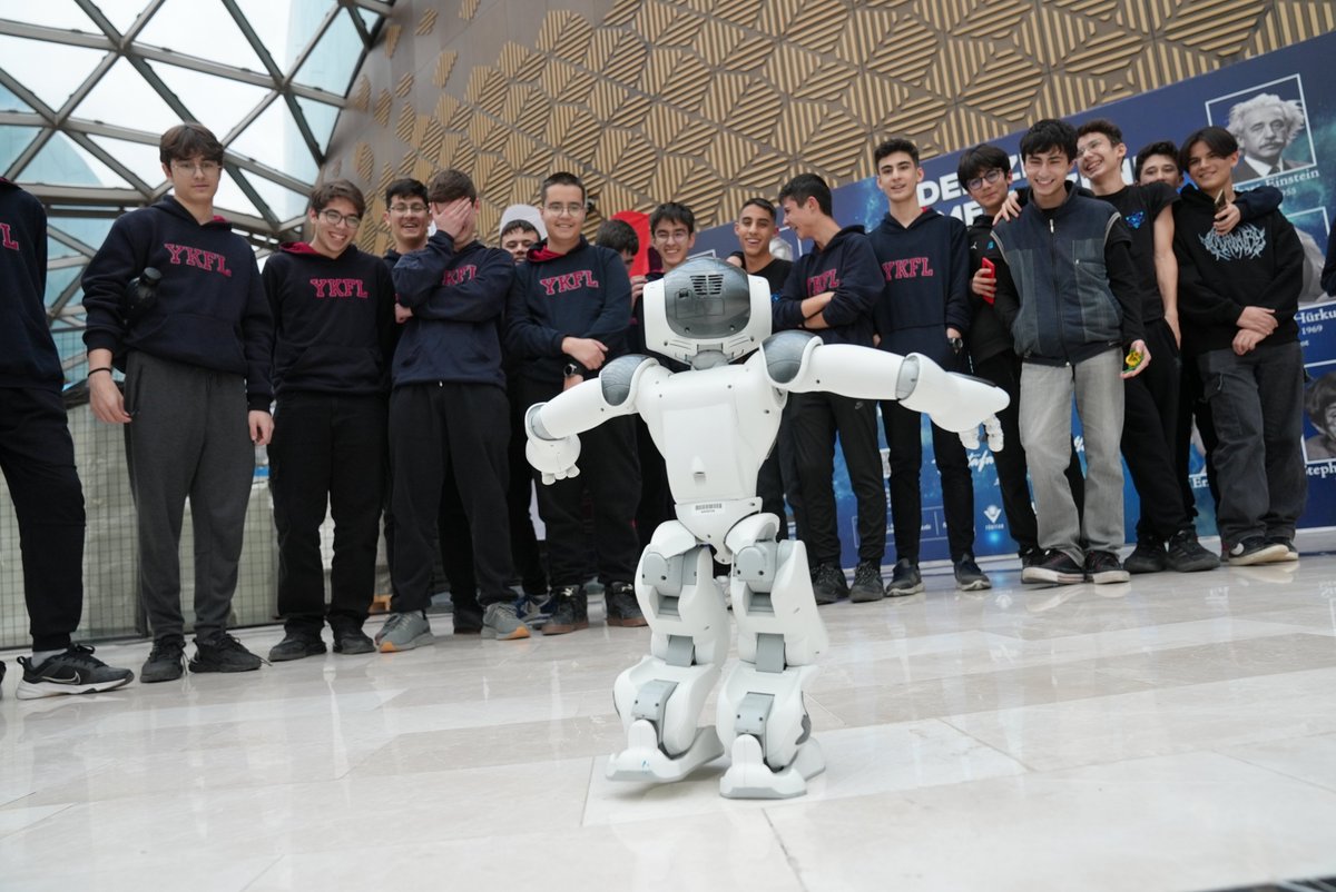 Denizli’de yılın öğretmeni seçilen Yaşar Kımıl Fen Lisesi İngilizce öğretmeni Ayfer Dal ve sınıf öğretmeni olduğu 9. Sınıf öğrencileri, Denizli Bilim Merkezi tarafından düzenlenen liseli öğrencilere yönelik bilim programına katıldı.

denizli.bel.tr/Default.aspx?k…