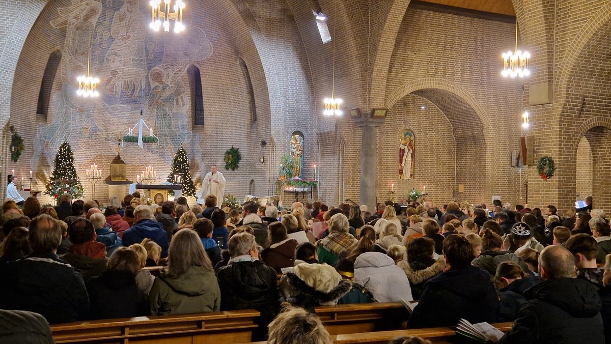 Familieviering kerstavond kerkdienstgemist.nl/stations/1984/…