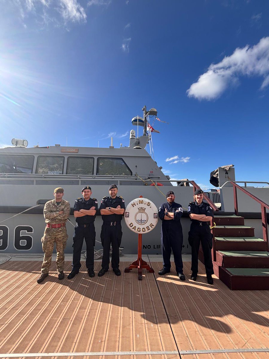 🎄🎄 #MerryChristmas to all the #ArmedForces especially those away on operations today, and their families!!! 🎄🎄Approximately one third of the <a href="/RNGibSqn/">Royal Navy Gibraltar Squadron</a> is at very high readiness today, like every other day and night of the year including being at sea 🌊 <a href="/RoyalNavy/">Royal Navy</a> #Gibraltar