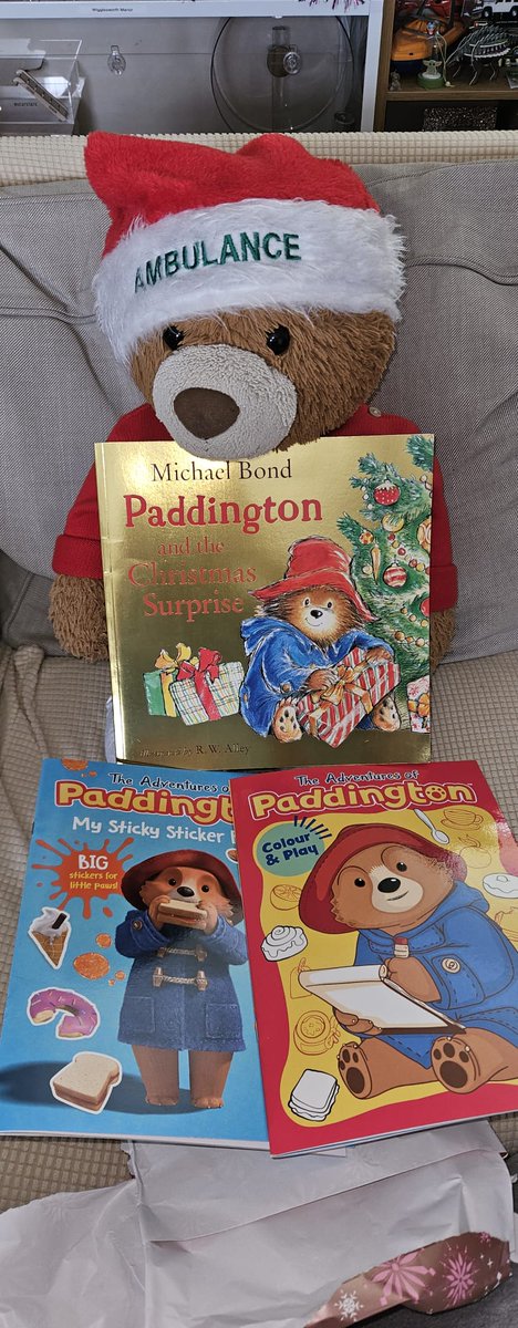 BDMed_Bear's tweet photo. On the 7th day of #BearsChristmasHoliday it's CHRISTMAS DAY AT LAST & OMB.... #SantaClaus has been to my house! Just look at my lovely gifts from #Santa I got such lovely things *grateful ears* #ChristmasDay #festivevibes #FestiveSeason #santahasbeen #gifts #familytime #giving https://t.co/RixubUmiLj