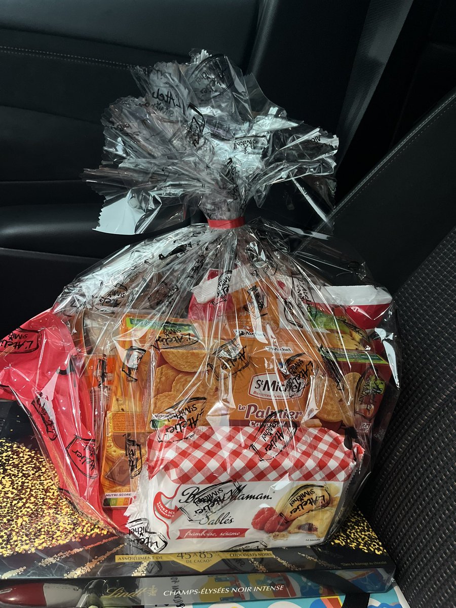 𝕗𝕝𝕠𝕣𝕖 💉💉💉🦠🐝 tweet media