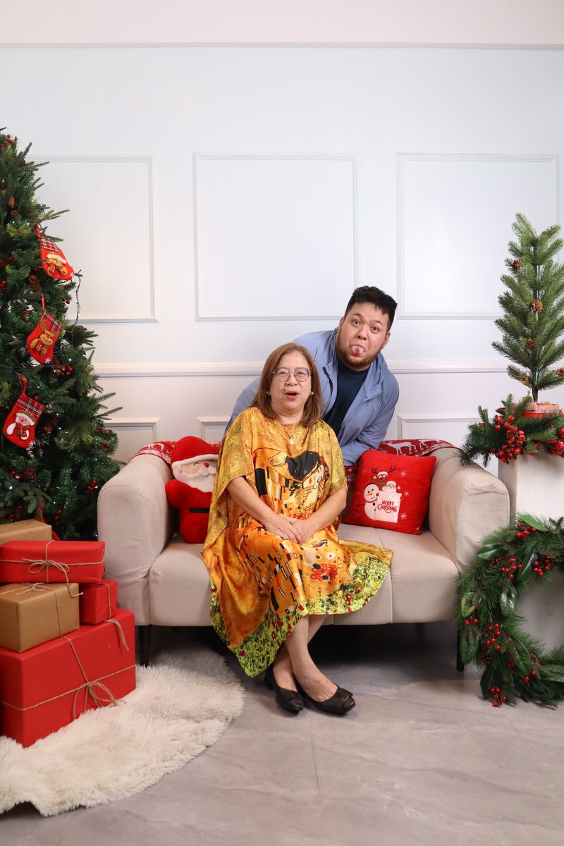rainbowfatguy's tweet photo. Merry Christmas 🎄❤️ https://t.co/YScJWTf2DV