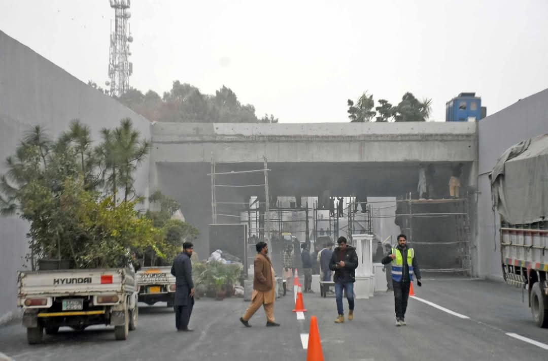 developingpak's tweet photo. Some final touches to Jinnah Avenue Underpass (Sector F-8) before completion.
📷 © Sultan Bashir
#Islamabad #JinnahAvenue #jinnahavenueinterchange #Pakistan #CDA #CapitalDevelopmentAuthority 🇵🇰🇵🇰 https://t.co/ev4WdZfaBt