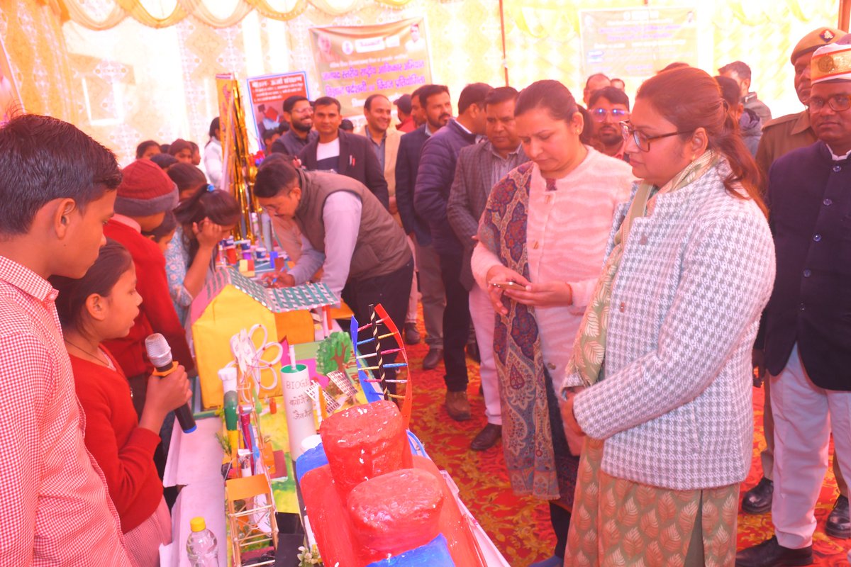AmrohaBasic's tweet photo. जनपद अमरोहा में राष्ट्रीय अविष्कार अभियान कार्यक्रम के अन्तर्गत आयोजित गतिविधियों के फोटोग्राफ https://t.co/mI15QdgZjS