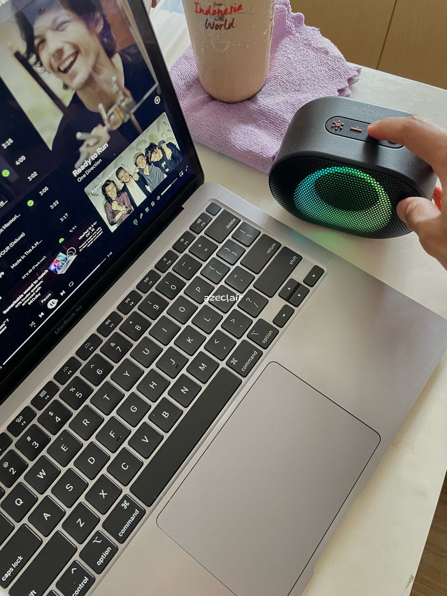azeclair's tweet photo. masih ada ga yg suka demus pake speaker?

inget banget dulu jaman kopit mesti tiap pagi demus sambil berkebun/nyetrika🤣 https://t.co/8AnOLk1CBb