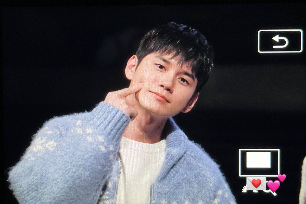 Monoletter_OSW's tweet photo. 241225 니코 무대인사 #옹성우 https://t.co/A8n64nEnJf