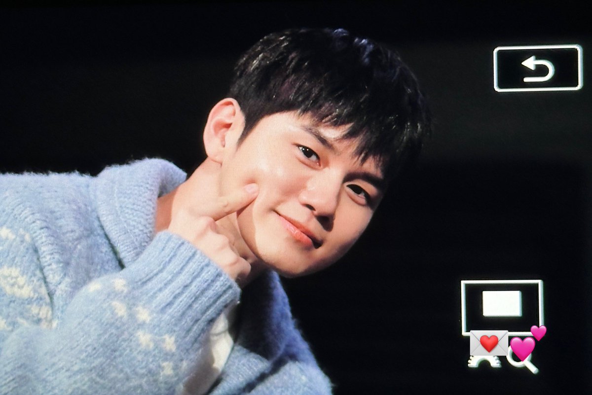 Monoletter_OSW's tweet photo. 241225 니코 무대인사 #옹성우 https://t.co/A8n64nEnJf