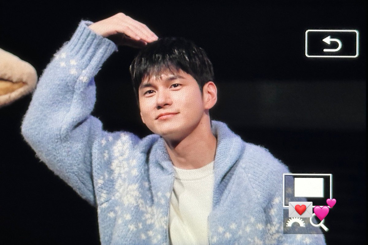 Monoletter_OSW's tweet photo. 241225 니코 무대인사 #옹성우 https://t.co/0Vhu1aFGrZ