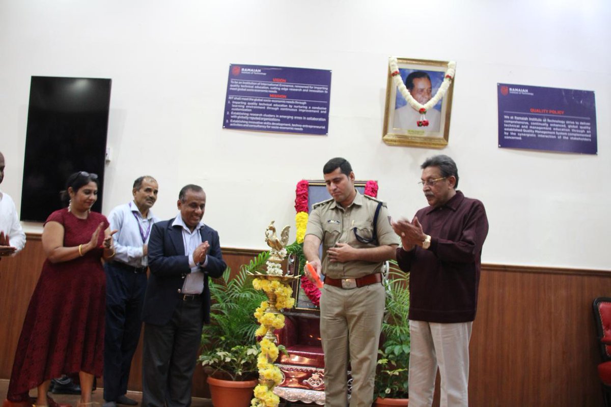 ಇಂದು ಎಂ.ಎಸ್.ರಾಮಯ್ಯ 
ಇನ್ಸ್ಟಿಟ್ಯೂಟ್ ಆಫ್ ಟೆಕ್ನಾಲಜಿಯ NSS  ವತಿಯಿಂದ ನಮ್ಮ ಪೂಜ್ಯ ತಂದೆಯವರಾದ ಶಿಕ್ಷಣ ತಜ್ಞ, ಲೋಕೋಪಕಾರಿ ದಿವಂಗತ ಎಂ.ಎಸ್.ರಾಮಯ್ಯ ಅವರ ಪುಣ್ಯಸ್ಮರಣೆಯ ಅಂಗವಾಗಿ ಆಯೋಜಿಸಿದ್ದ, ರಕ್ತದಾನ ಶಿಬಿರದಲ್ಲಿ ಪಾಲ್ಗೊಂಡೆನು.
#MSRIT #NSS #Blooddonation #Donatebloodsavelifes