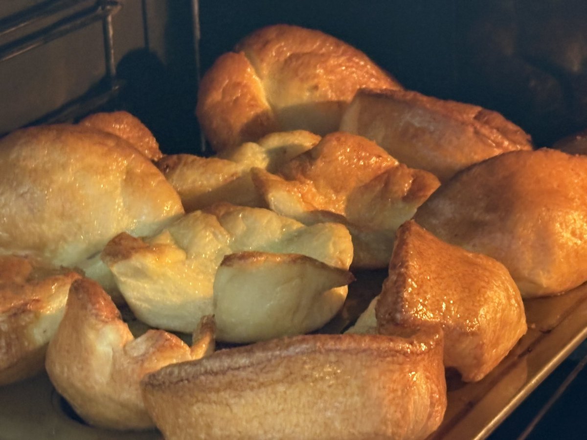 curvygirlme's tweet photo. Yorkshires anyone? https://t.co/sNXRPOXD71