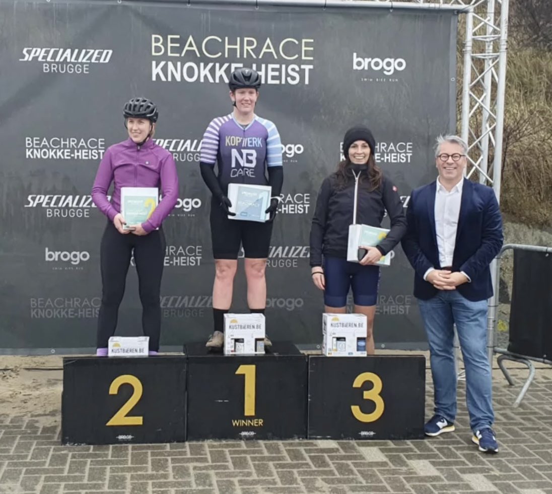 AxelleBellaert's tweet photo. About yesterday 🚲💨
-
2de dame beachrace knokke korte afstand 🎀 https://t.co/9RLmWzHdCS