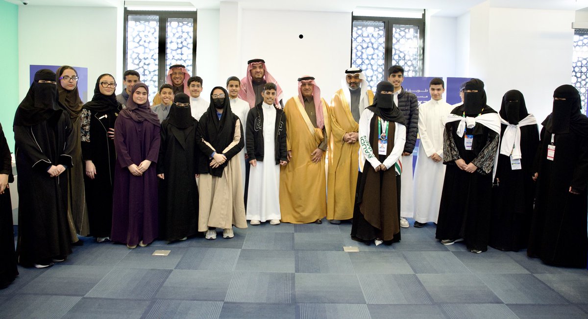 minister_moe_sa's tweet image. شاركتُ أخي معالي @aalswaha تدشين أول مدرسة ثانوية للموهوبين في التقنية بأكاديمية طويق؛ لتكون رائدةً في تمكين الجيل القادم لقيادة الحضارة الرقمية، وصقل مهارات أبنائنا وبناتنا، وتعزيز قدراتهم، وتأهيلهم لتطوير المشاريع النوعية والأبحاث العلمية.. نحو مستقبل تقني منافس لأجيالنا.