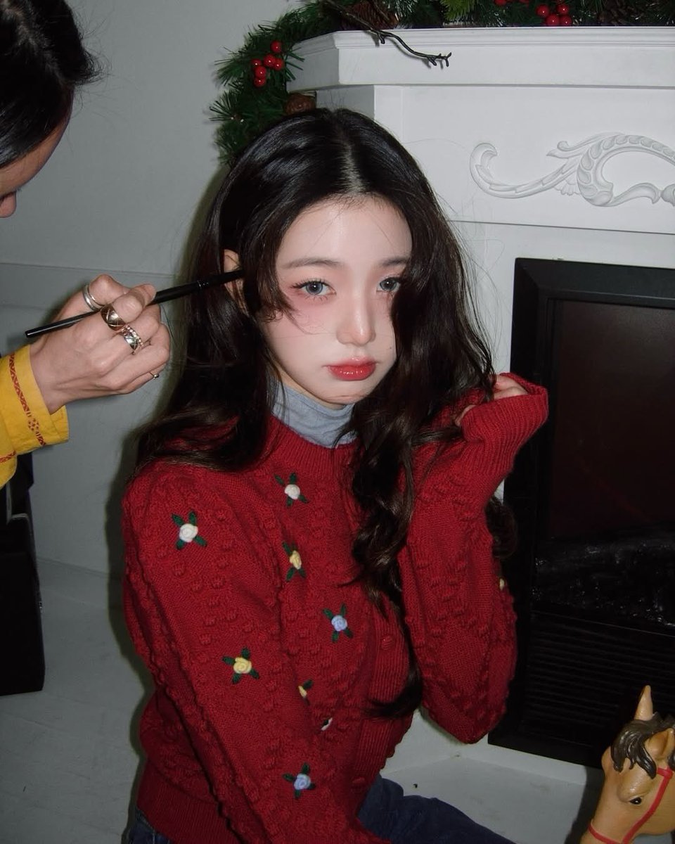 ivepics_'s tweet photo. wonyoung instagram update https://t.co/qt9JGXUgTG