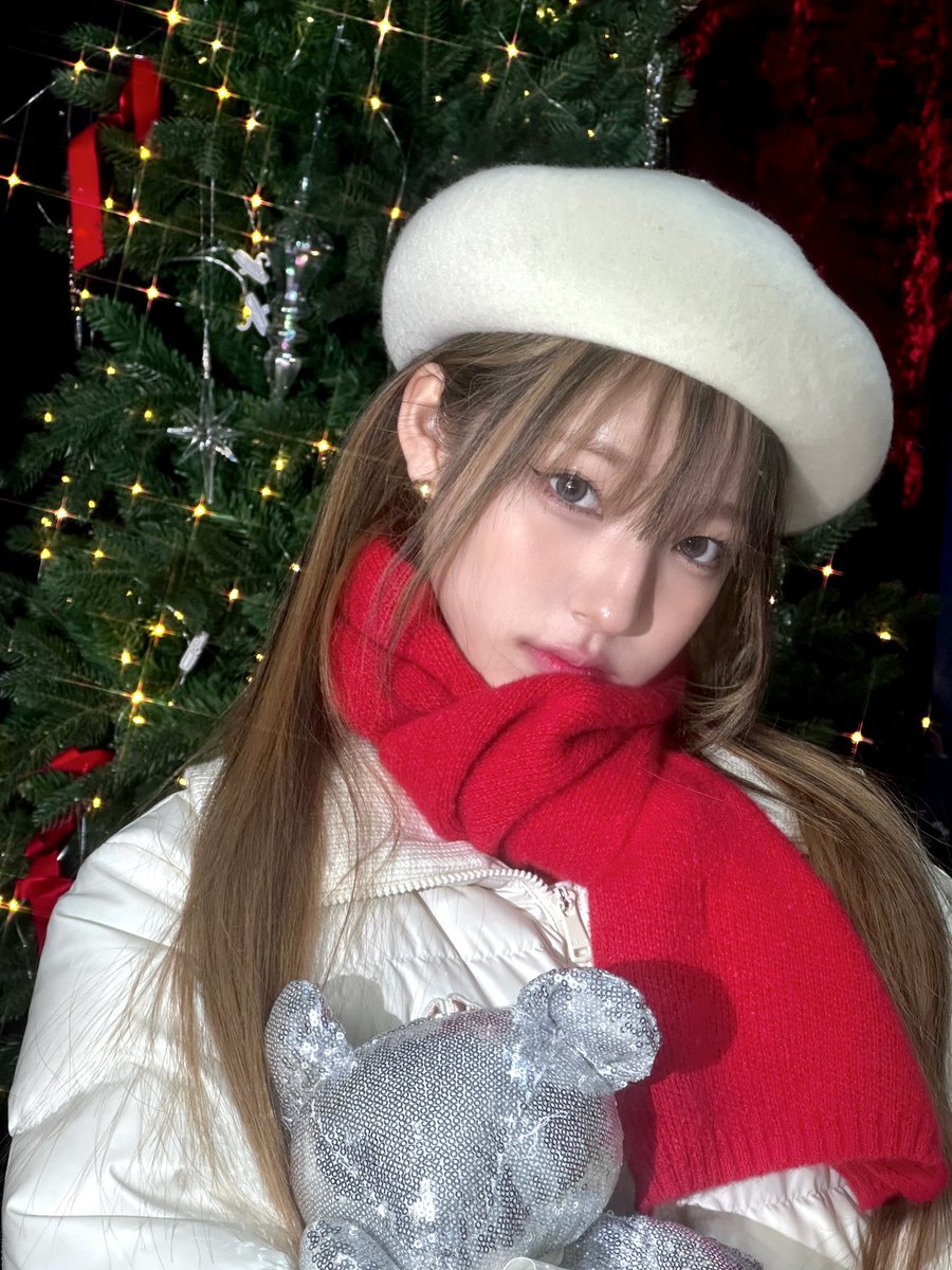 UNIS_offcl's tweet photo. 🎄엡떠와 함께해서 더 행복한 크리스마스야~~🎄

#UNIS #유니스 
#YUNHA #방윤하 https://t.co/2467pJv0JQ