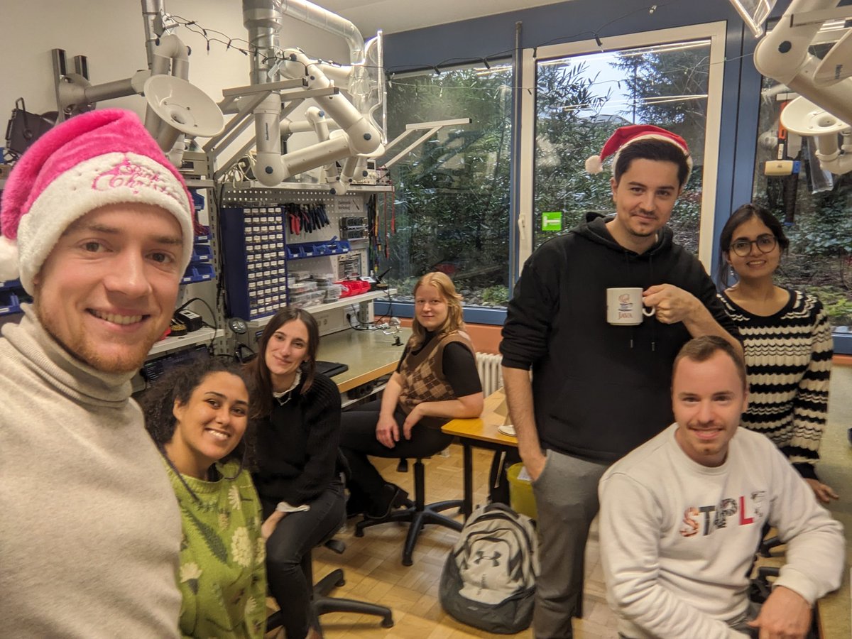 Jan Henry Belz (@jh_belz) on Twitter photo Many diligent elfs and lots of (3D-printed) Christmas presents at our Santa's workshop - Merry Christmas from the <a href="/mi_uulm/">Medieninformatik Ulm</a> FabLab! Many diligent elfs and lots of (3D-printed) Christmas presents at our Santa's workshop - Merry Christmas from the <a href="/mi_uulm/">Medieninformatik Ulm</a> FabLab!