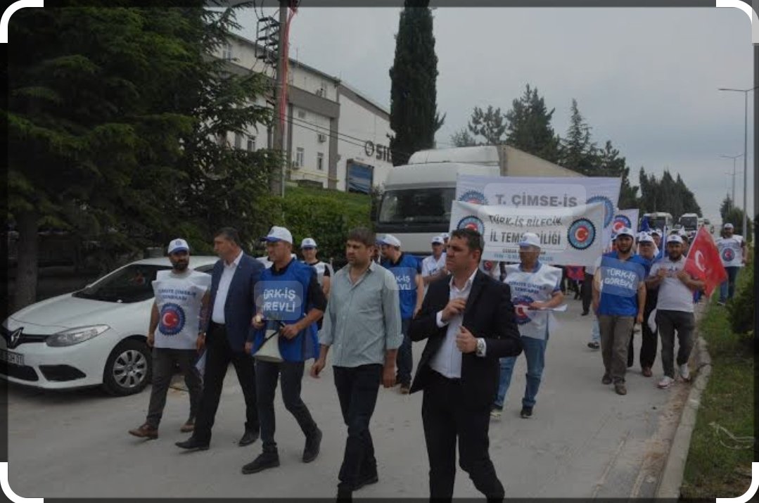 SENDİKAL HAKKI İÇİN DİRENEN SERANİT İŞÇİSİ KAZANDI!

2019'dan itibaren Türk İş'e bağlı Çimse-İş sendikasının örgütlenmesinin devam ettiği, Sendikal faaliyet sebebiyle her türlü  işten çıkarma ve tehtide maruz kalan Seranit emekçisi boyun eğmeyerek Toplu İş sözleşmesini imzaladı.