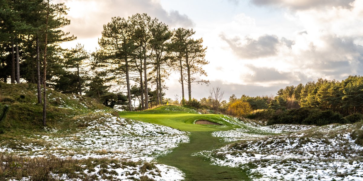 FormbyLadiesGC's tweet image. Merry Christmas to all our lady members, as well as our male and female visitors!

As a holiday gift, we’re sharing this beautiful photo of our 5th hole dusted with a light layer of snow.