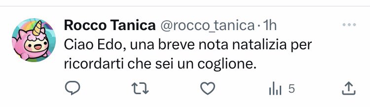 Ieri un mio tweet su un “medico” che non ha operato un cardiopatico in quanto non vaccinato ha fatto quasi 30.000 visualizzazioni.

Poco dopo ho ricevuto una medaglia 🥇 della Vigilia di Natale:
un insulto sotto al twitt da parte di Rocco Tanica degli Elio e le Storie Tese 🤷🏻🎊🤐