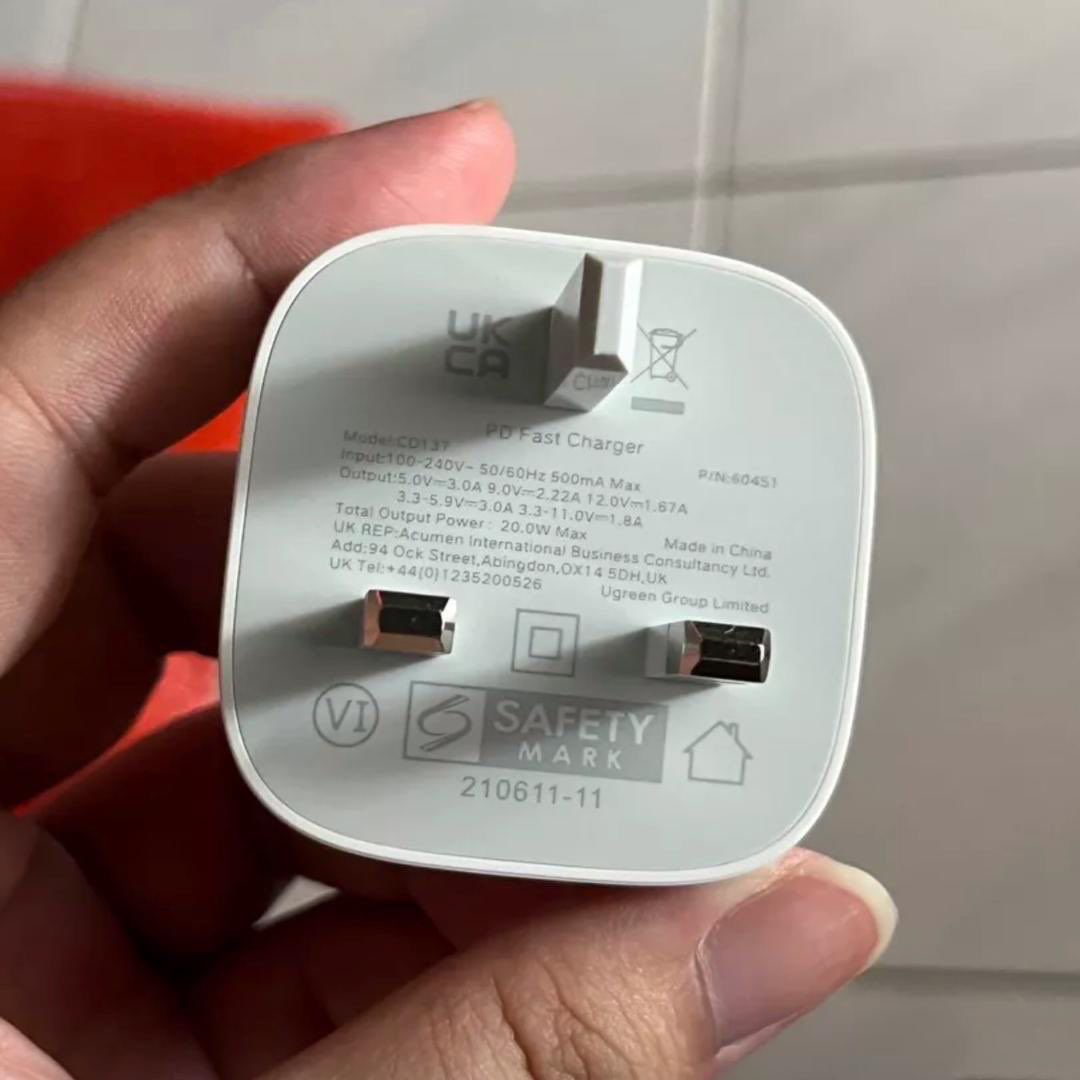theiceraf's tweet photo. Kepada Apple users, kalau adapter korang rosak/hilang, boleh beli brand ugreen ni. Dahlah fast charging, sama jer macam original punya. Yang penting, definitely safe for iPhone &amp; iPad 👍🏻 https://t.co/9L1J4MKvky