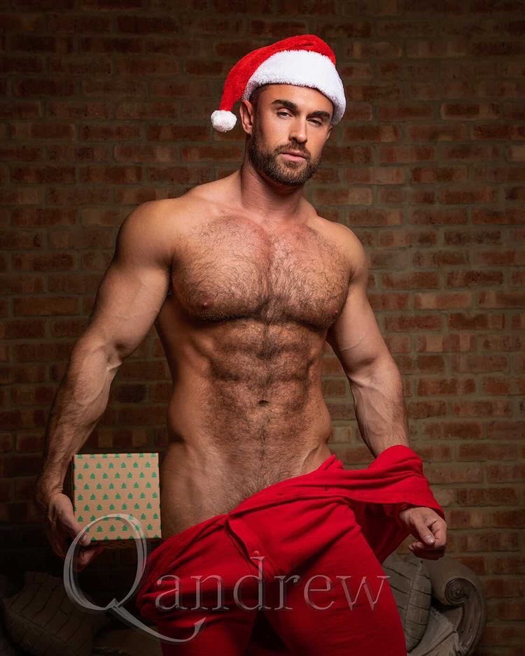 It’s Christmas!! looks like #sexysanta hunky <a href="/itsjustbend/">Its just Ben</a> <a href="/bendudman_/">Ben Dudman</a> our #hunkoftheyear 👑 needs help taking those off enjoy &amp; share ❤️💋 <a href="/QandrewX/">Qandrew</a>