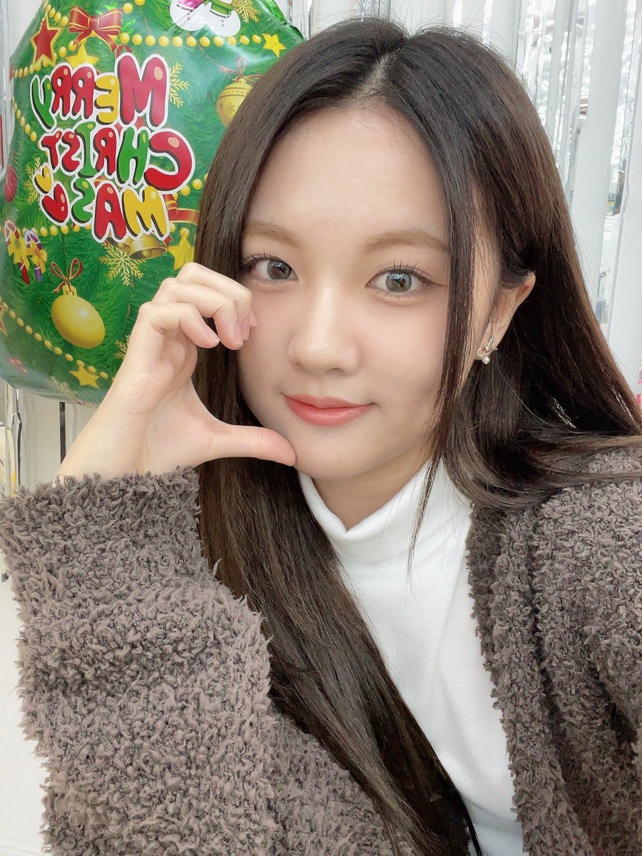 [#지아 🦜]
트루〰️ 메리 크리스마스🤍🎄

#트라이비 #TRI_BE #Jia
