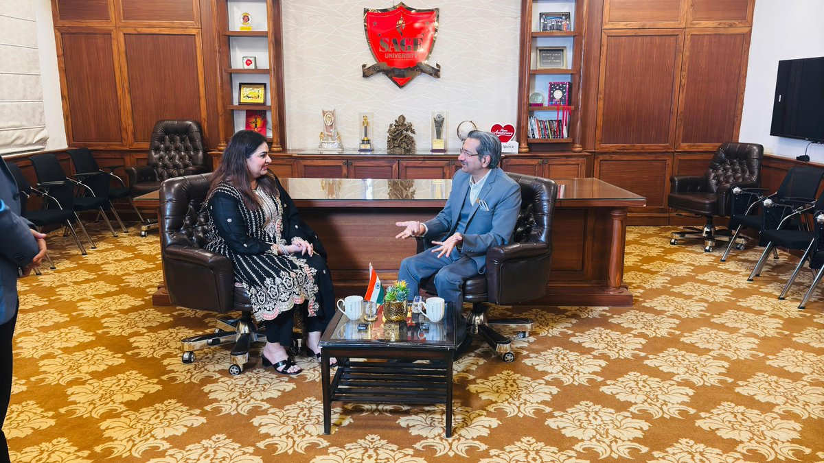 AgrawalSanjeev4's tweet photo. A thought-provoking conversation with the talented actress Snehil Mehra! 🌟 Dive into insights, stories, and inspiration in this special podcast session.
#Podcast #InspiringTalks #SnehilMehra #LeadershipJourney #CMDMoments https://t.co/DNwv4j8nTh