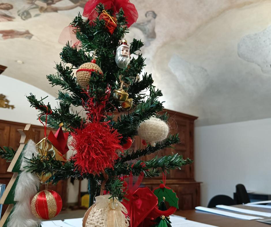 Tanti auguri da tutto il personale dell'Archivio!
Le nostre sale studio riaprono con il solito orario venerdì 27 dicembre

#natale #christmas #torino #archividitalia #MiC
<a href="/MiC_Italia/">Ministero della Cultura</a>