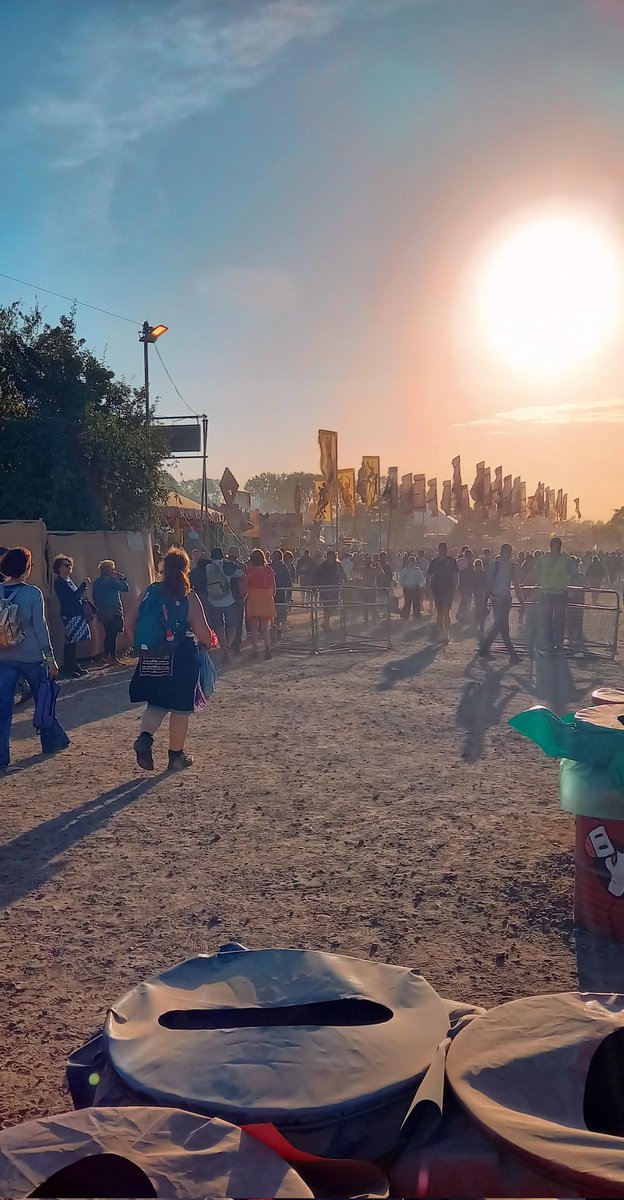 glastomole's tweet image. Merry Christmas everyone! 🍻🎄
See you at the Summer Wonderland in six months..😎👍
#Glastonbury