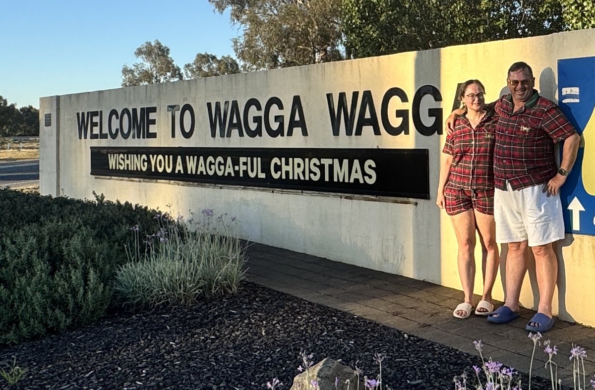 MenomineeWRFC's tweet image. Wishing all worldwide #fauxpro #dicedicebaby fans a “Wagga-ful” Christmas and a prosperous 2025 #Manoominikekamigak - from us and @RoystonSSRC