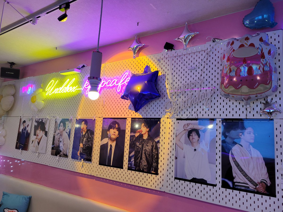 maya_bts0309's tweet photo. テテちゃんのセンイルで大阪へ❗
【1軒目】 uncleboxさん
臨時オープンとの事でお邪魔出来ました😆お店の入口から店内までテテちゃんで素敵に飾られていて、最高な空間でした。ありがとうございました😆💕✨

#unclebox
#テテセンイル大阪
#鶴橋カフェ https://t.co/QaHpNHigCQ