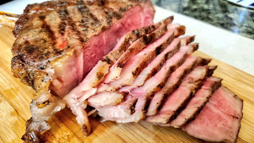 JCaramagna's tweet photo. @BrettBAuto It's a beautiful thing 🥩 See some of my favorite steaks. Typically 2+ pounds each. I need to learn how to cut my own like you did. https://t.co/hzUHaKGFcw