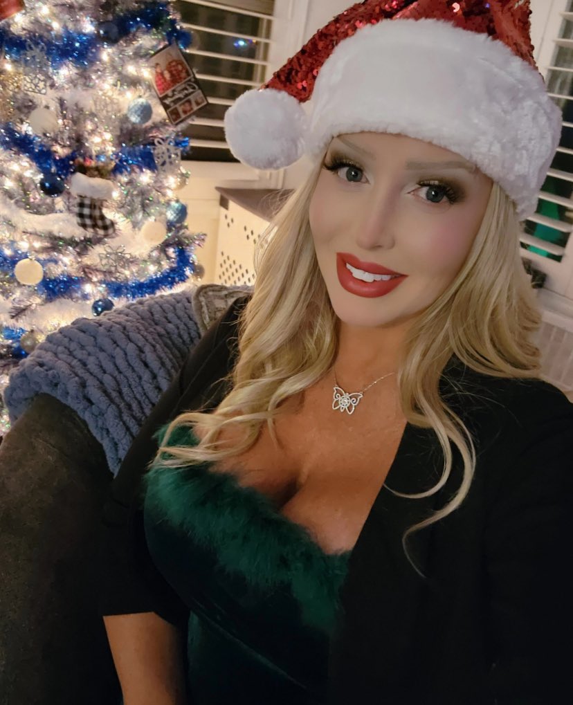 RoseDaudu's tweet photo. Merry Christmas to all my love once am still expecting my Christmas gift 🎁🤶🎄🤶🎅🎄love you !!!!! https://t.co/t2mk1ApP78