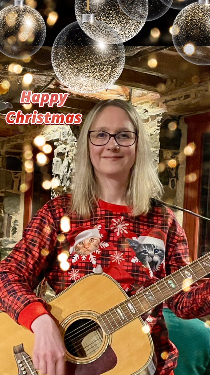 Debbi3Taylor's tweet photo. Wishing everyone a happy and healthy Christmas 🎄🎄🎄❤️❤️❤️

#Christmas #Folkmusic #Guitar https://t.co/tE8kUD3pnD