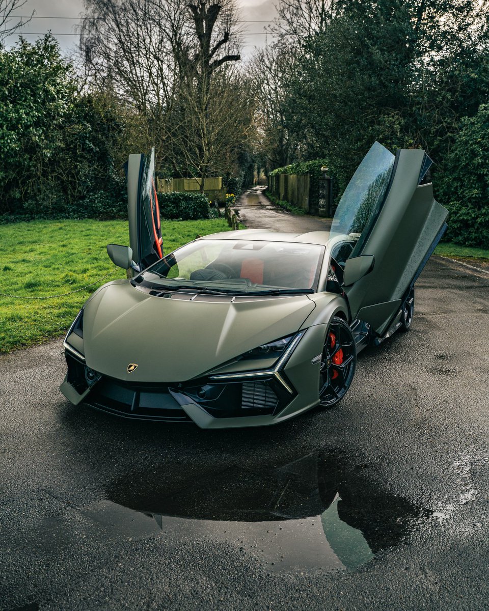 Merry Christmas from the team at Lamborghini Tunbridge Wells!

#Lamborghini #LamborghiniTunbridgeWells