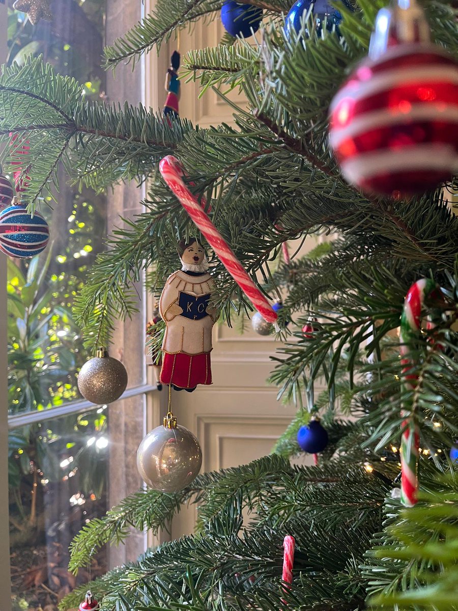 🎄A very Merry Christmas/Happy Hanukkah/Joyous Kwanzaa from all at King's. A special thanks to those who keep the College ticking, not just at Christmas but all through the year - although the tree decorating and Christmas-lunch-preparing are particularly impressive!