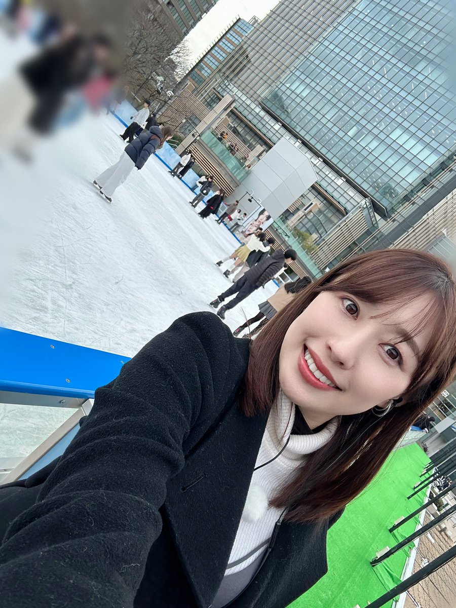 Merry Chrismas 🎄
今日は、東京ミッドタウンのアイスリンク場と、銀座4丁目三越前から中継しました🎤
どちらも、かなりの人で賑わっていました😳
10数年ぶりのスケートは、かなりへっぴり腰になっていたと思いますが…もっと練習します🙈

#情報ライブミヤネ屋 
#ミヤネ屋
#MerryChristmas