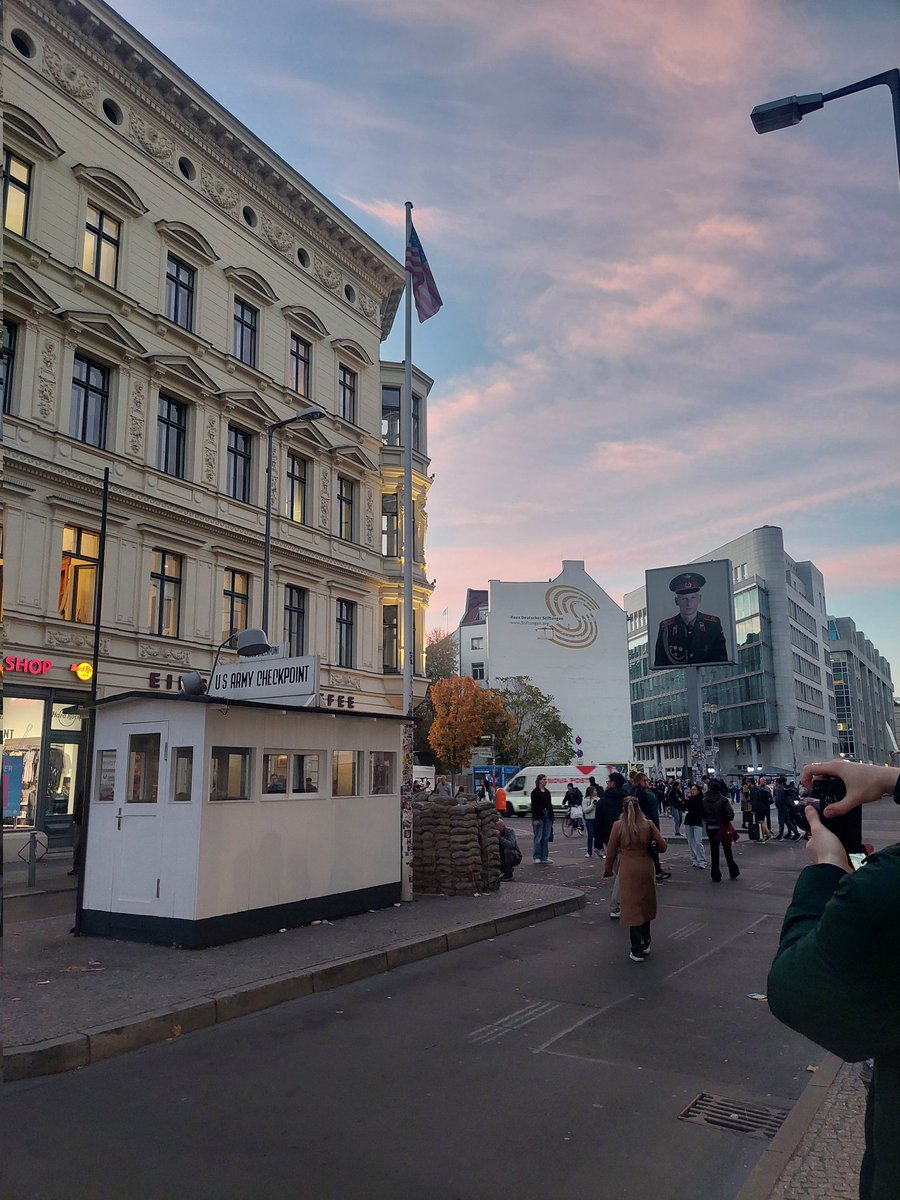 kom_zy's tweet photo. Berlin wall and Checkpoint Charlie, used to be a heavily guarded passage between the wall dividing East and West Berlin. Cosplaying as US army soldiers is banned here. 🚫❌️ https://t.co/oJSUhuFMR4