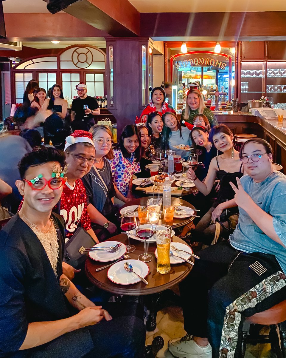 MakeMyGrey's tweet image. A night to celebrate our shared creativity, passion for design, and the incredible team that makes it all happen. Cheers to a stylish, creative, and prosperous 2025!
#greymatters #wearegrey #makemygrey #agentgrey #lifestyledesign #socialspaces #socialdesign  #CheersTo2025 #2025