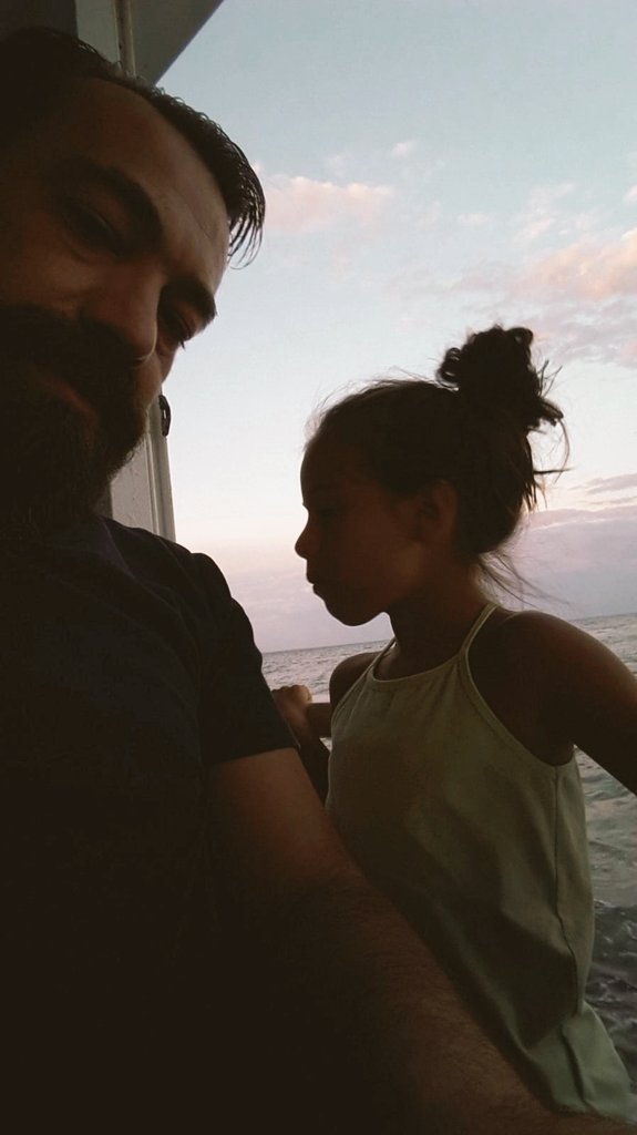 Karanlıklarımızı aydınlatmak için onların dünyalarını karartana kadar devam babam... Pes etmek yok!