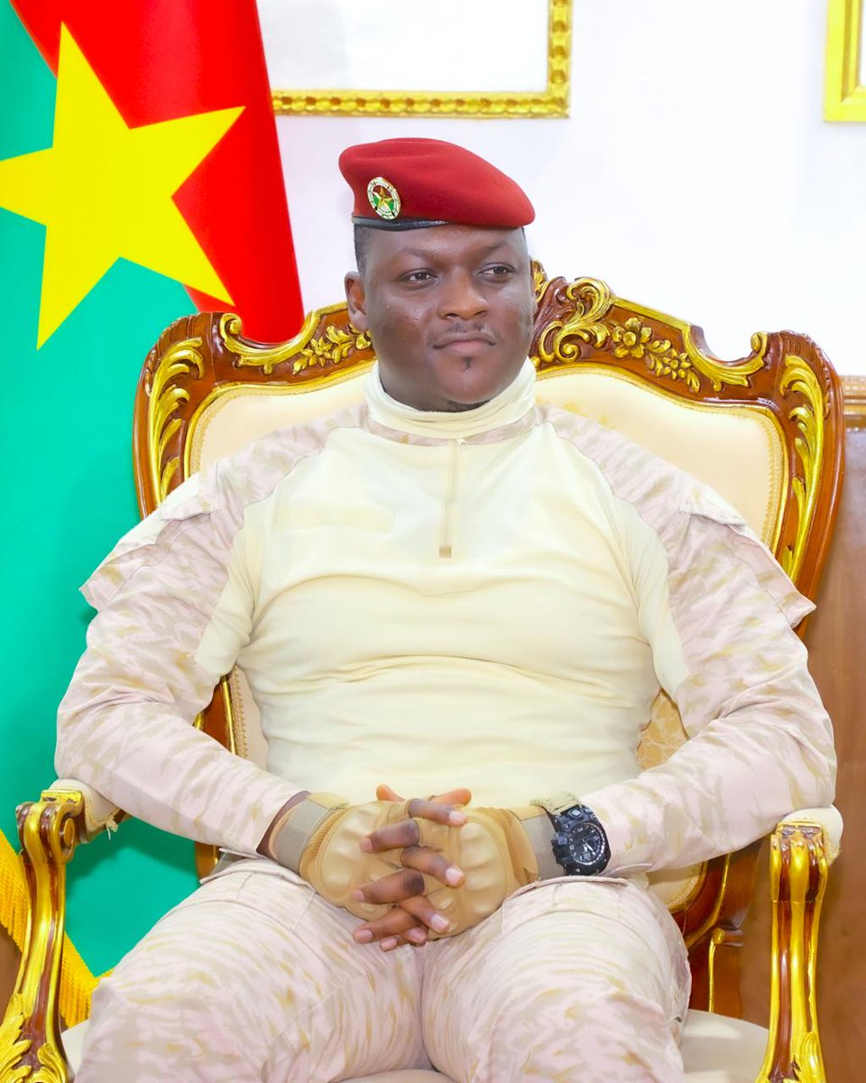 Ce jour 25 décembre, les fidèles chrétiens du Burkina Faso célèbrent Noël marquant la naissance du Christ. 

A l'occasion de ces festivités, j’ai une pensée pieuse pour toutes ces personnes  déplacées internes qui n’ont pas encore rejoint leurs localités d’origine. Je rends