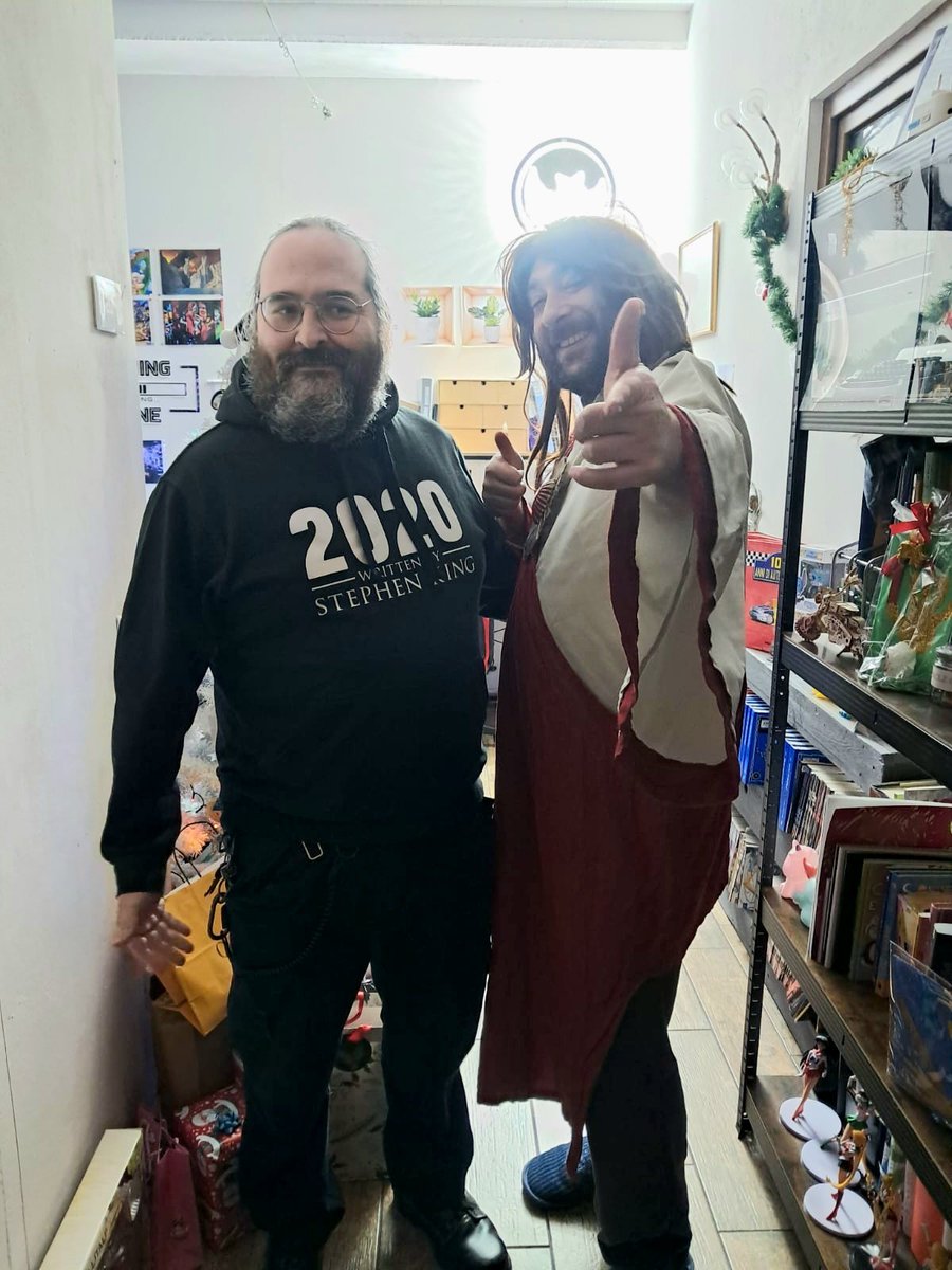 thortellino's tweet photo. @Pontifex_it Confermo che è un gran personaggio con cui uscire a cena e un grande dungeon master https://t.co/1TGq6mabAJ