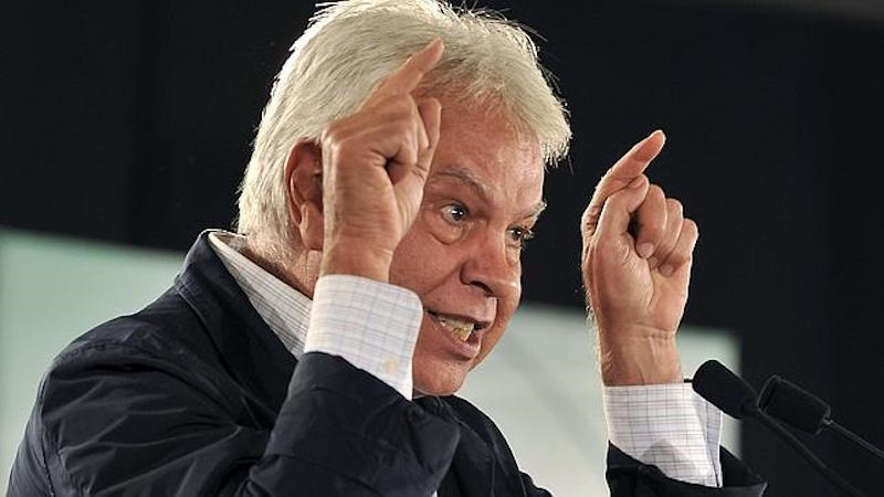 flotontino's tweet photo. Felipe González, siempre con una de CAL y otra de ARENA. https://t.co/c6u5vZ4Ie5