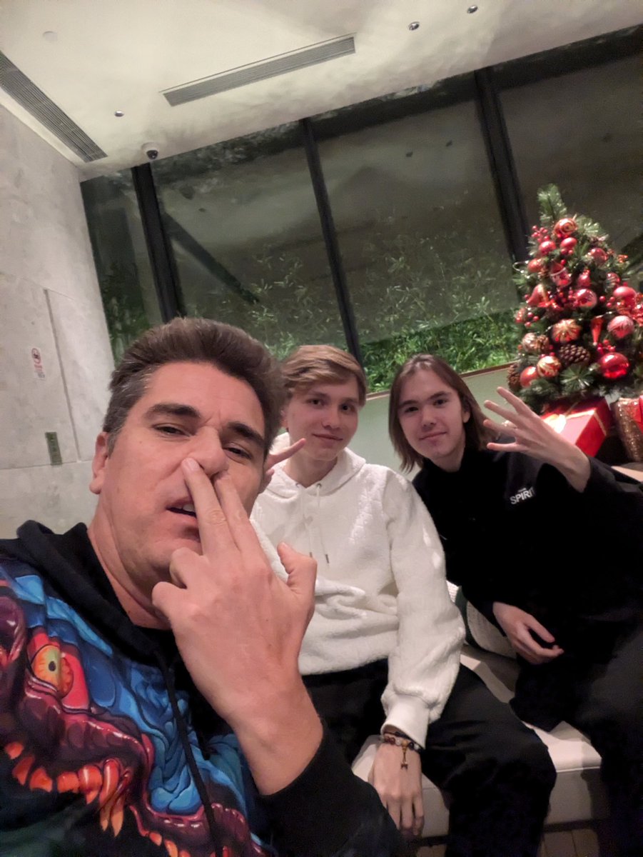 Happy Holidays 🎄🎁⛄🌴
See you in 2025 ✌️
EZ PZ for those 2 kids 😉