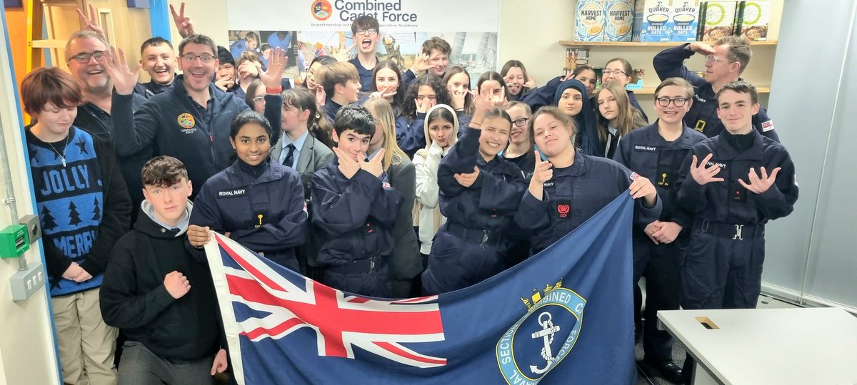LipsonCCF's tweet photo. 🎄To all our Cadets, Parents/Carers, CFAVs, AIs &amp; the Cadet family: thank you for an incredible 2024! Your hard work, dedication &amp; team spirit have been amazing.

Here’s to a joyful festive season &amp; an even bigger 2025! 🎅
#MerryChristmas #LipsonLife💙 https://t.co/ASLX8Wmgyu