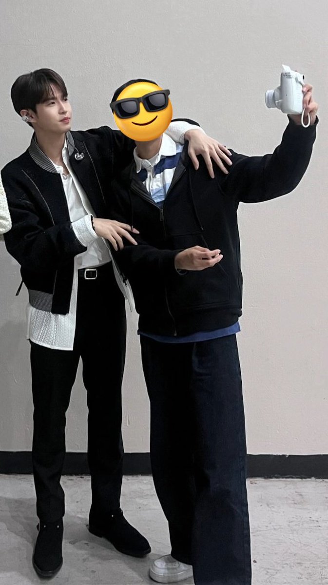 rinikiani's tweet photo. 아미쳐따 재환이 너무 잘생겼자나🫠🤍 https://t.co/n8OFpYoskh