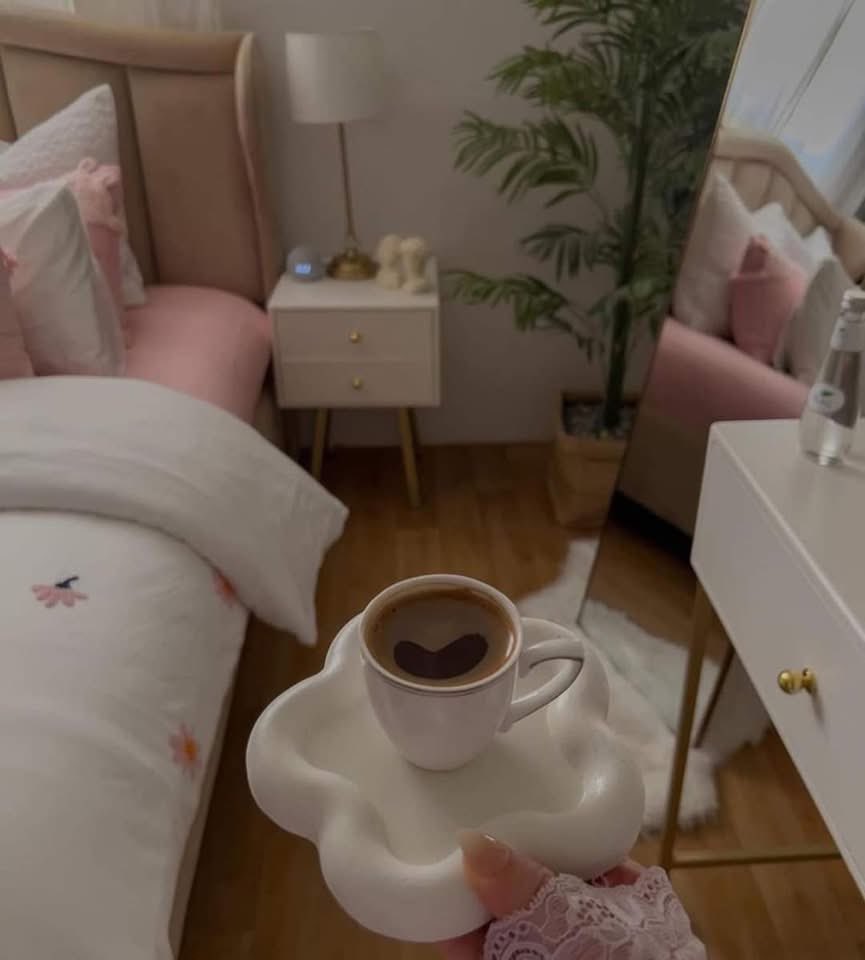 nouralkatebm's tweet image. كنت صاحبة الكل بس الأيام علمتني إن مش أي حد صاحب.✨🤍

#NOUR🧡