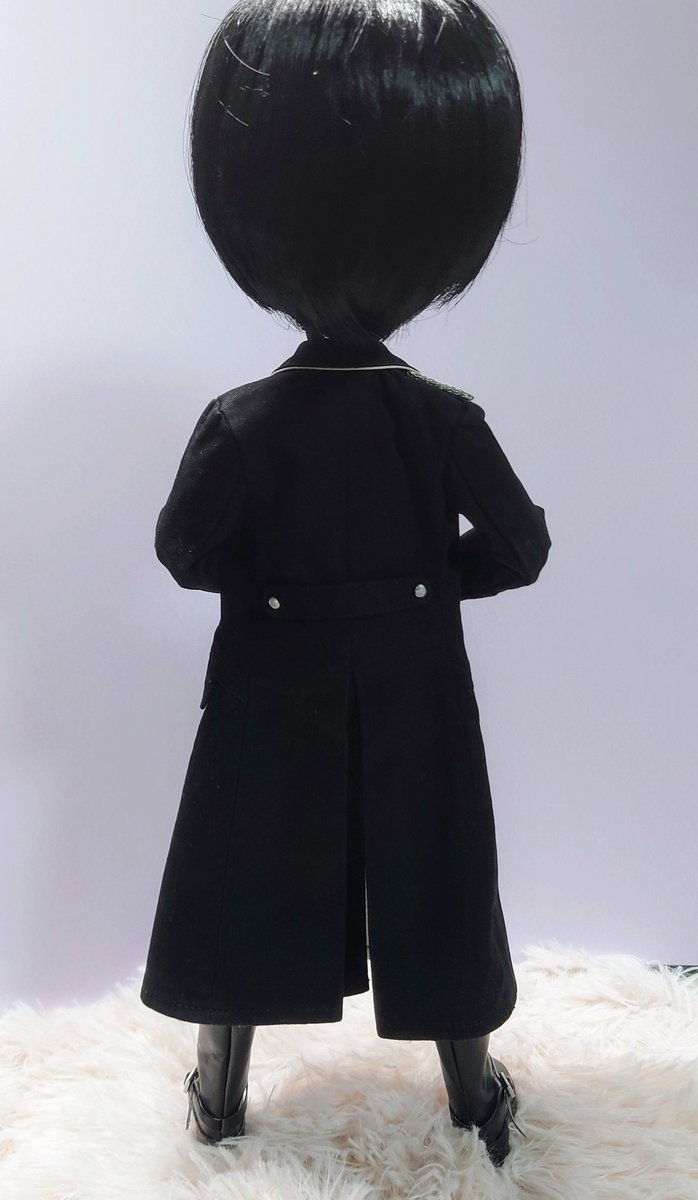 spiralspark555's tweet photo. 【密林チャレンジ】
1/6スケール 男性フィギュア コート

ブラックフライデーにて注文
多分(表)コットン
ボタンホールが空いていて
慎重に扱えばフロントボタンが閉まりそう
縫製は丁寧でした
接着テープ付きエンブレム附属でミリタリー風にアレンジ可
海外発送品
 #アッテヤン https://t.co/ezgsVrE2Gy