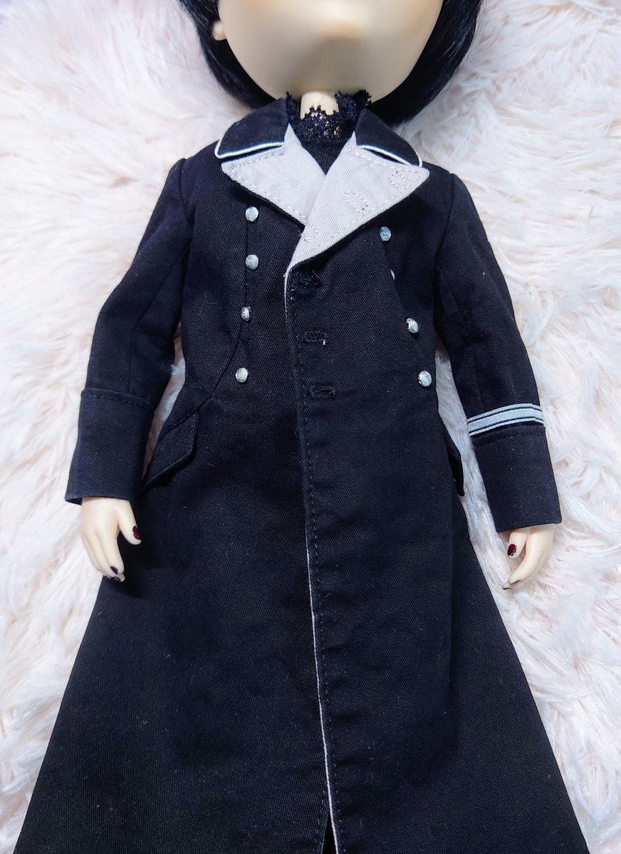 spiralspark555's tweet photo. 【密林チャレンジ】
1/6スケール 男性フィギュア コート

ブラックフライデーにて注文
多分(表)コットン
ボタンホールが空いていて
慎重に扱えばフロントボタンが閉まりそう
縫製は丁寧でした
接着テープ付きエンブレム附属でミリタリー風にアレンジ可
海外発送品
 #アッテヤン https://t.co/ezgsVrE2Gy