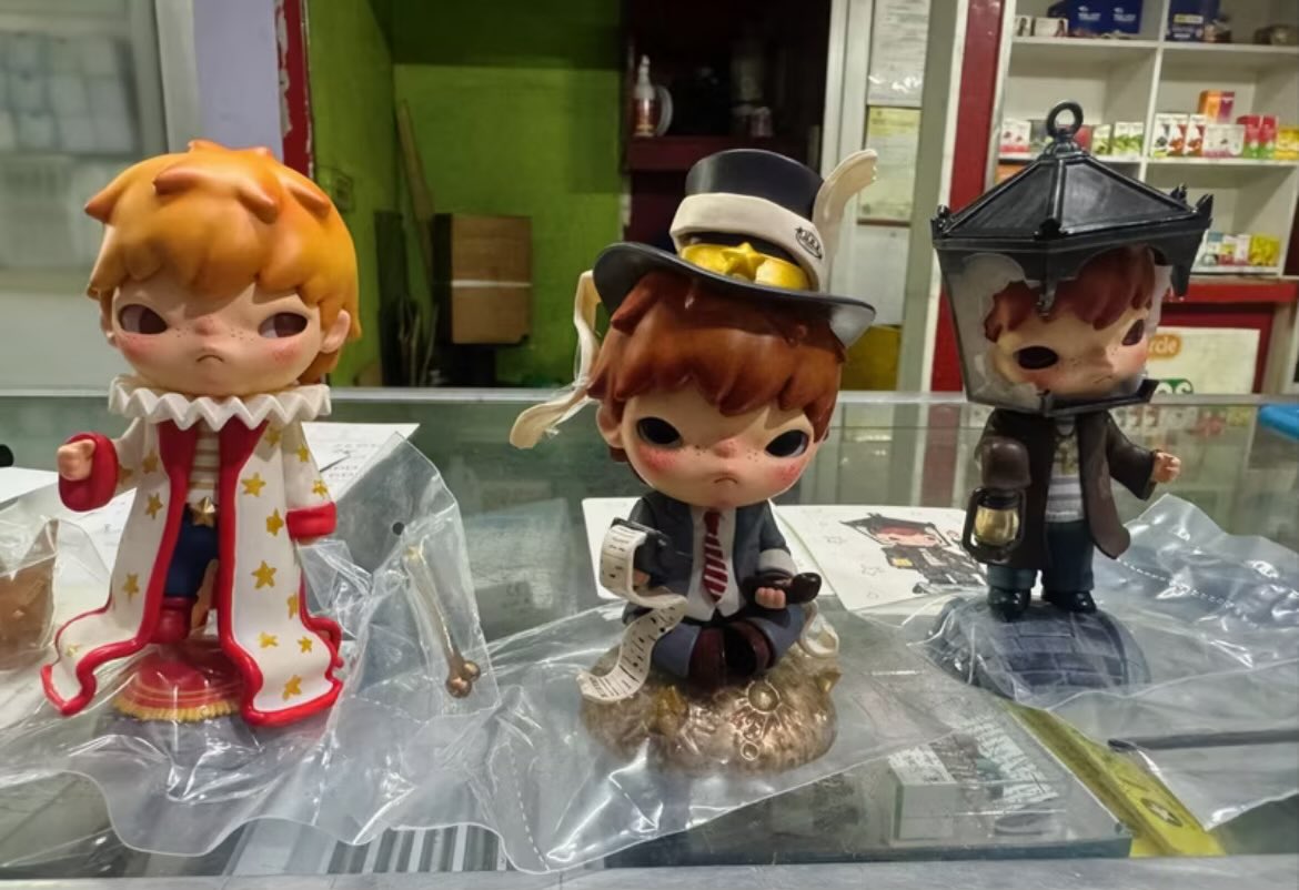 Suno_13's tweet photo. POP MART Philippines Hirono x Le Petit Prince Little Prince with Special Edition Switchman Geographer Lamplighter King Fox Tipler Conceited Man Rose Business Man Merchant Pilot Collectible

https://t.co/uTpDTgcJOh

WTS LFB PH
🩵authentic  
🩵 sealed
🩵 brand new
🩵 ready stock https://t.co/EDHV3DNqTw